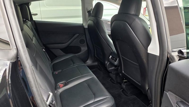 Tesla Model Y (2023) Long Range AWD DE SoH 92,9% - fotka 13 z 36