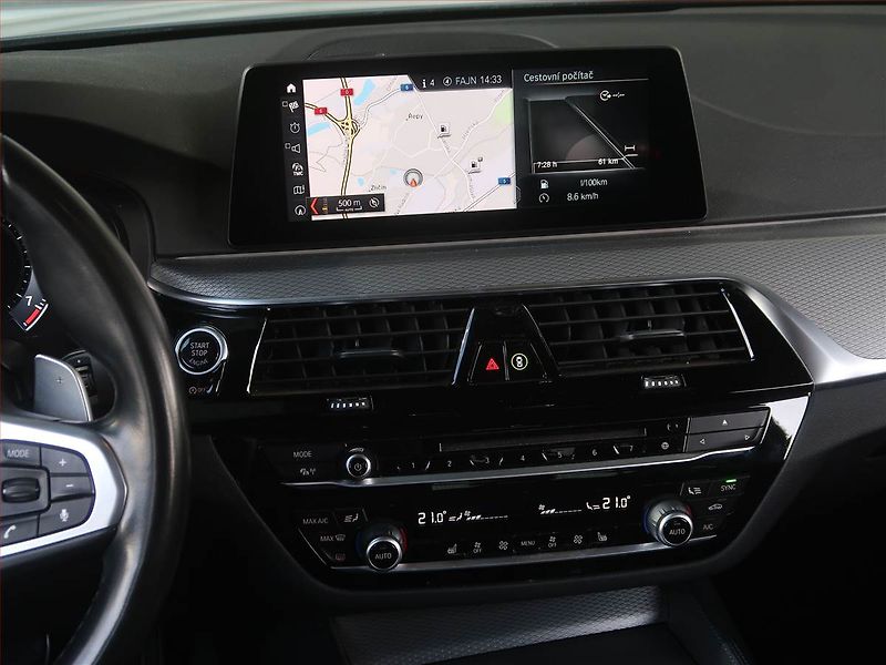 BMW Řada 5 (2020) 530i xDrive - fotka 12 z 25