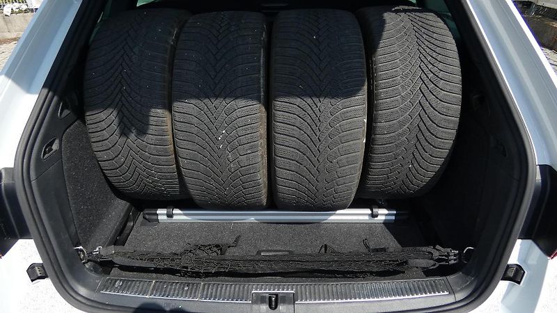 Škoda Superb 2.0 TDI DSG 4x4 Sportline 147k - fotka 21 z 29