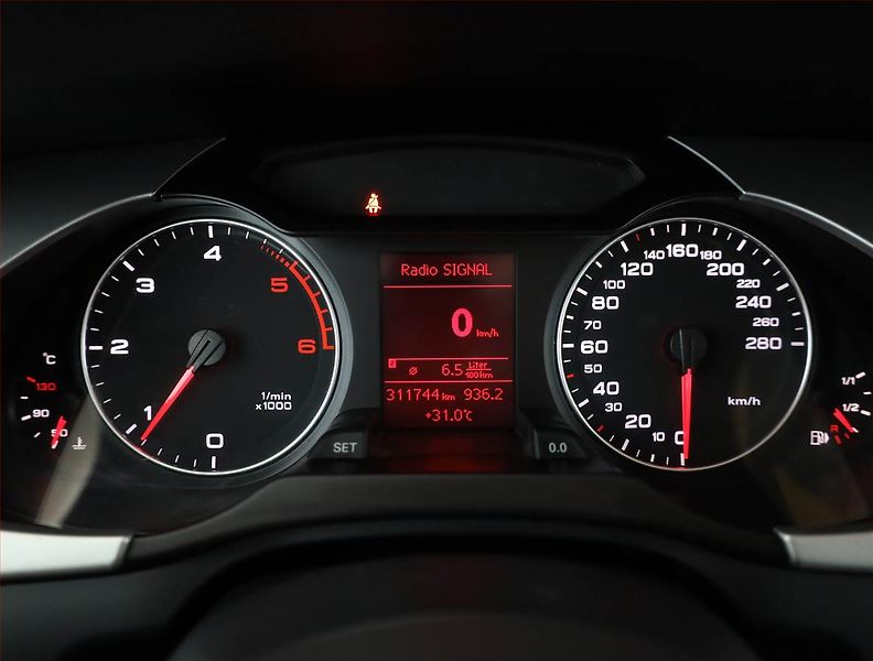 Audi A4 (2010) 2.0 TDI, nová STK - fotka 9 z 18