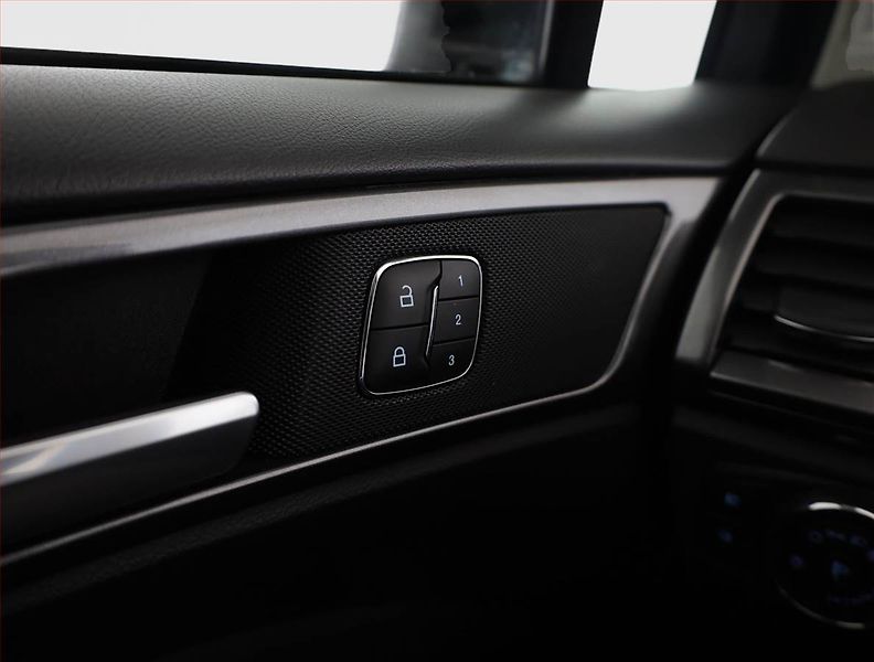 Ford Mondeo (2020) 2.0 EcoBlue, 4X4, Automat - fotka 17 z 19