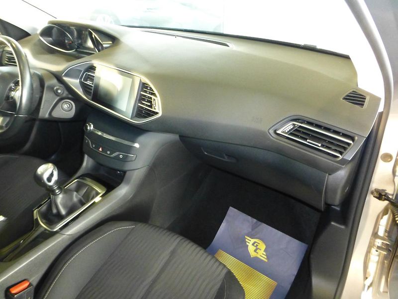 Peugeot 308 (2016) 1,6HDI*NAVIGACE.*PARKS**NEW - fotka 20 z 26