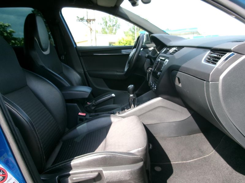 Škoda Octavia (2014) 2,0TSi VRS AC TEMP VÝHŘEV - fotka 36 z 39