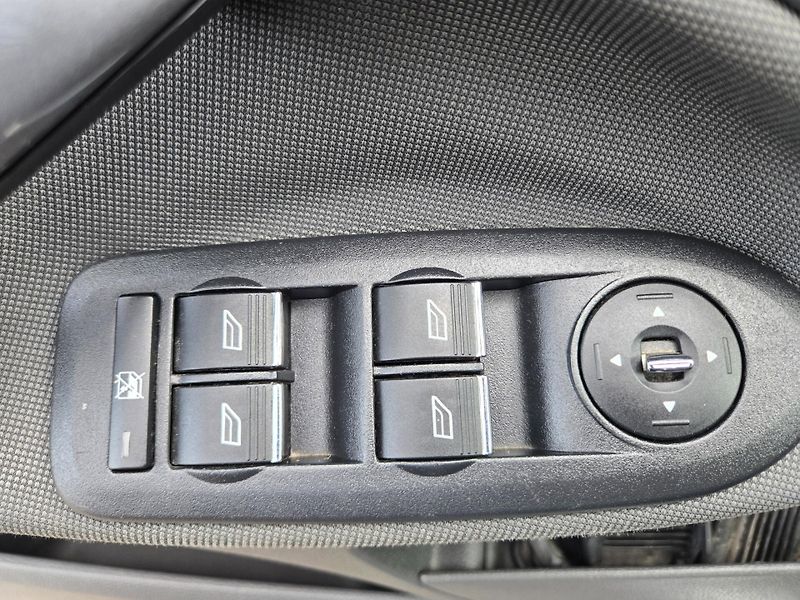 Ford Kuga (2009) Titanium 2,0 TDCi 100kw - 6st. - fotka 7 z 21