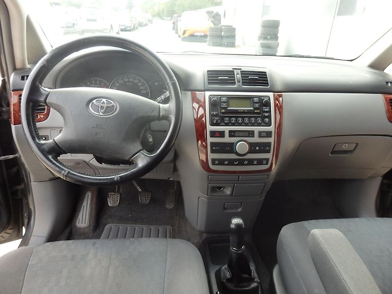 Toyota Avensis Verso 2.0 VVT-i 110 kW ZÁLOHOVÁNO - fotka 13 z 18