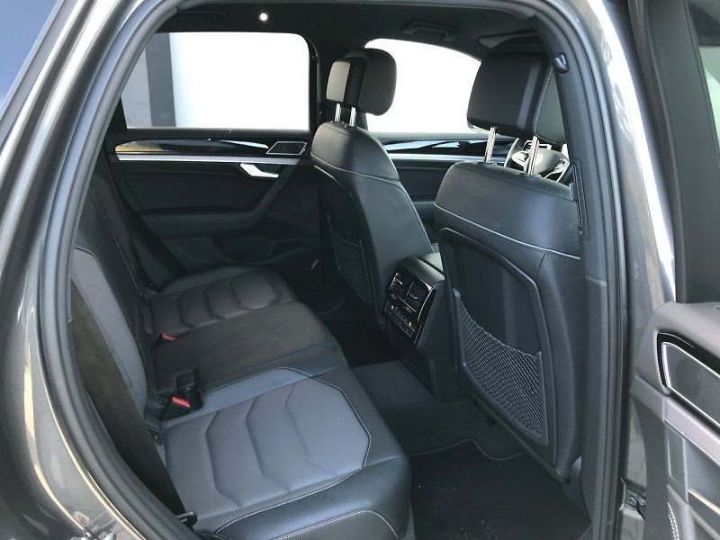 Volkswagen Touareg (2021) R-LINE V6 3,0 TDI 4MOT 8TT - fotka 11 z 30