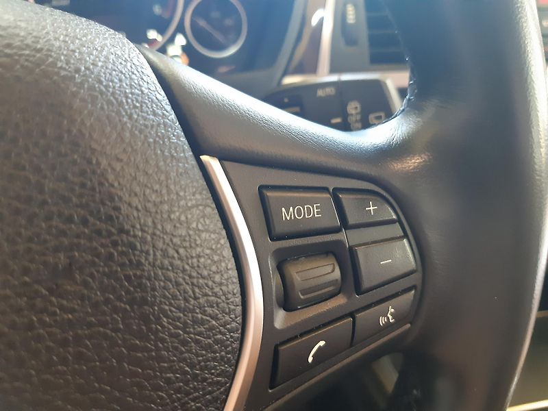 BMW Řada 3 318d Cobi NAVI LED - fotka 19 z 30