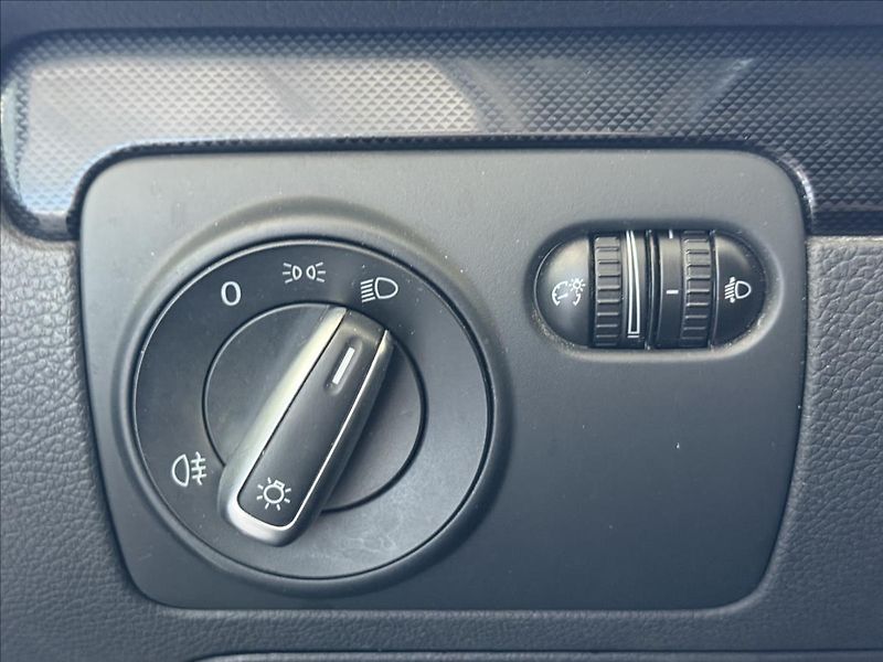 Volkswagen Golf 1,6   77kW,2.MAJITEL - fotka 11 z 22