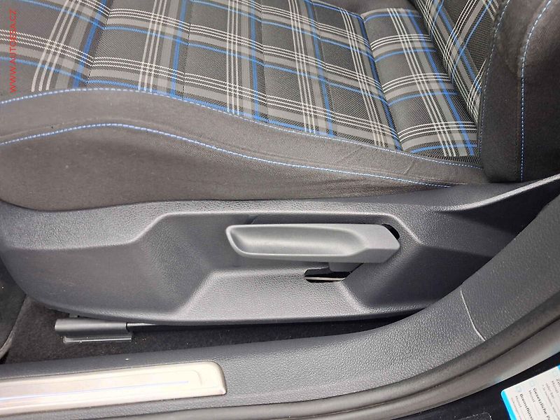 Volkswagen Golf (2014) 1.4TSi, GTE, DSG - fotka 14 z 19