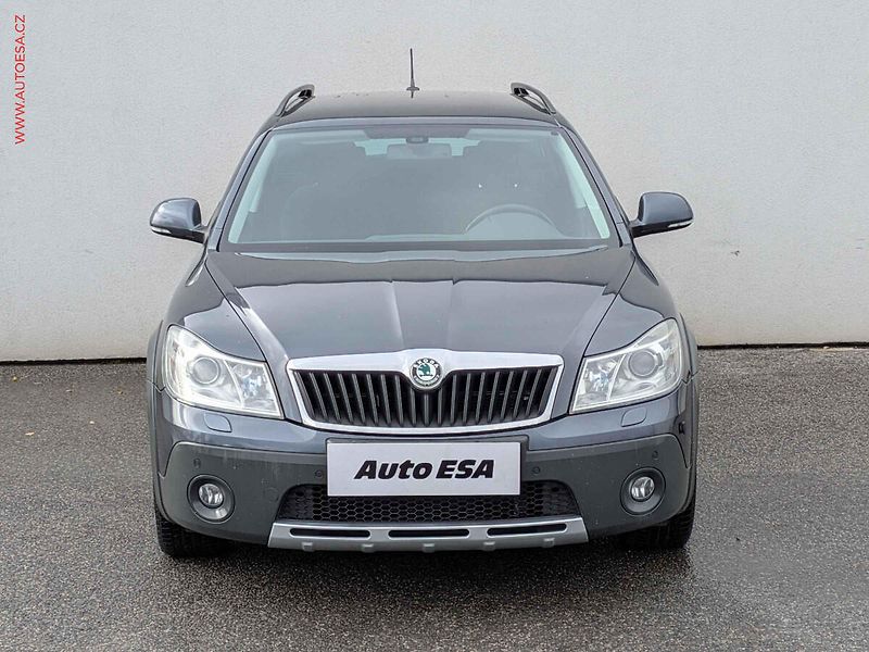 Škoda Octavia (2012) 2.0TDi 4x4, Scout, xenon - fotka 2 z 15