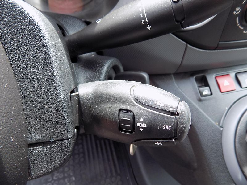 Peugeot Partner 1,6 HDI 73 KW KLIMA, TEMP, ČR - fotka 33 z 44