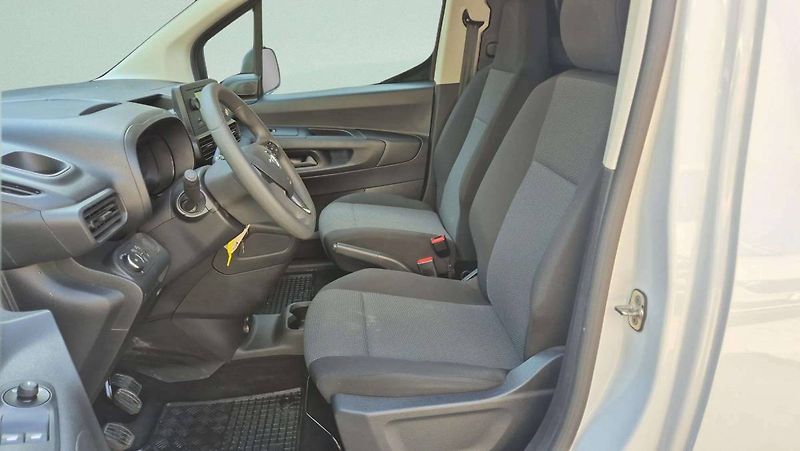 Opel Combo Van L1H1 1.5CDTI MT6 75kW - fotka 20 z 36