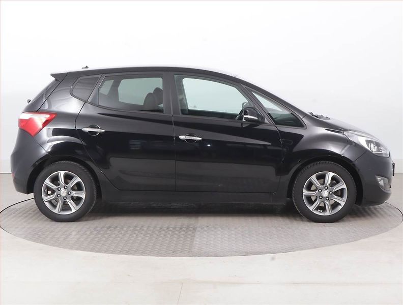 Hyundai ix20 (2016) 1.6 CVVT, Automat, Serv.kniha - fotka 6 z 16