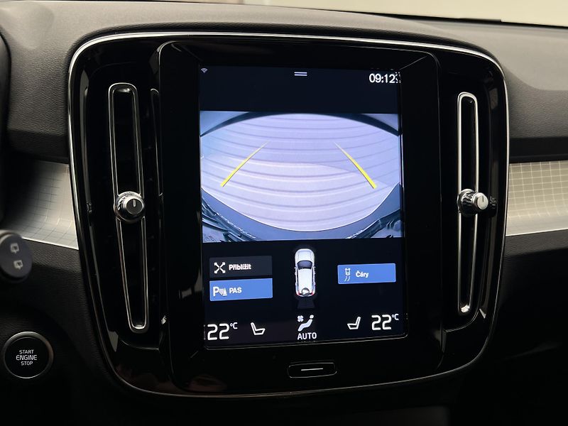 Volvo XC40 D3 MOMENTUM PRO MAN - fotka 28 z 34