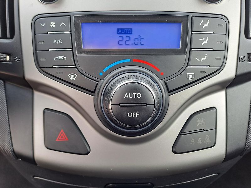 Hyundai i30 (2012) 1.4i DOLOŽENÉ KM - fotka 22 z 33