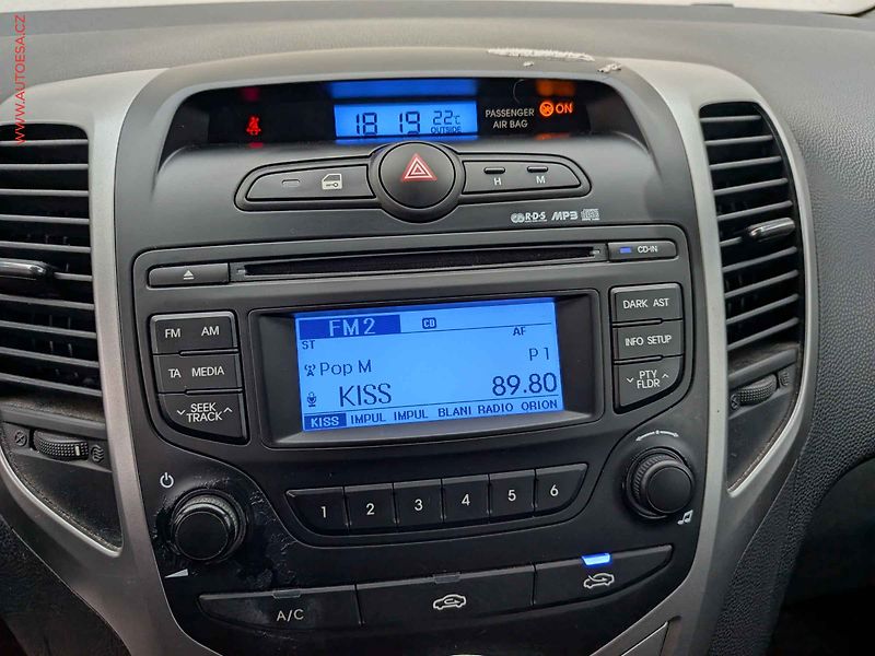 Hyundai ix20 (2013) 1.4i, 2.maj,ČR, AC, el. - fotka 13 z 14