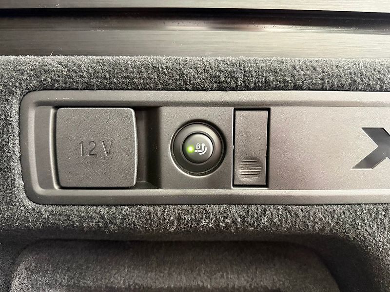 BMW X5 M50i xDrive, LASER, MASÁŽE, HE - fotka 32 z 34