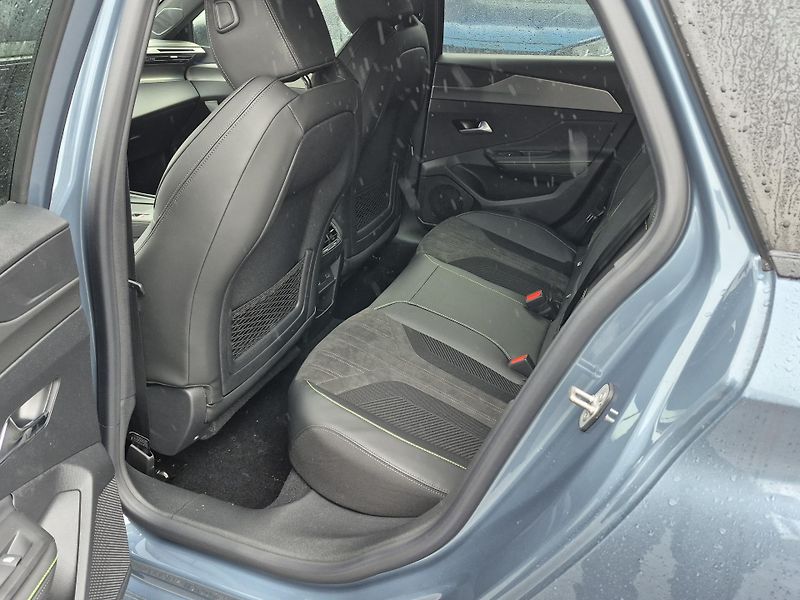 Peugeot 308 (2026) SW GT Elektro115 kW/156k 58kWh - fotka 12 z 26
