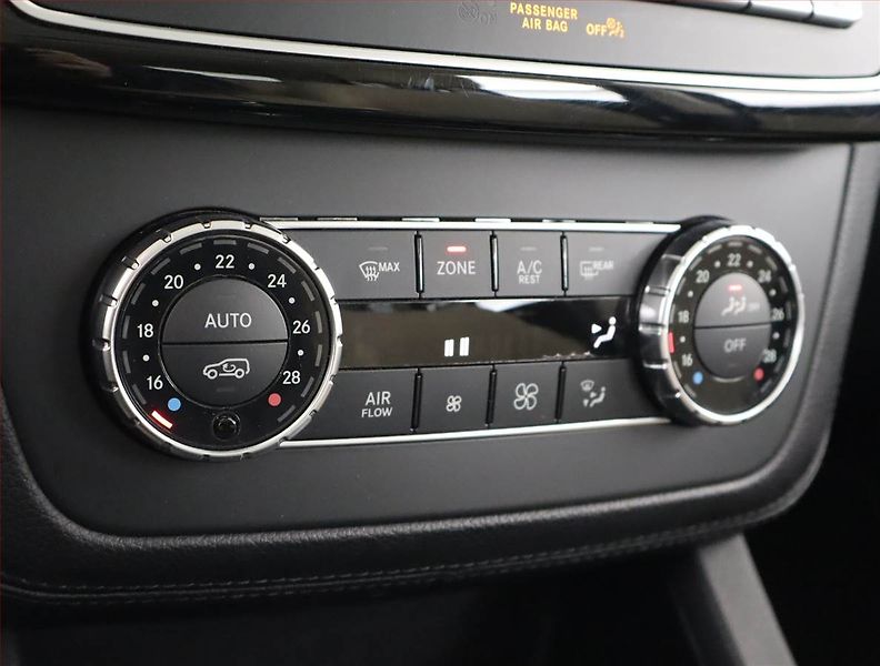 Mercedes-Benz GLS (2016) 500 4MATIC - fotka 21 z 29