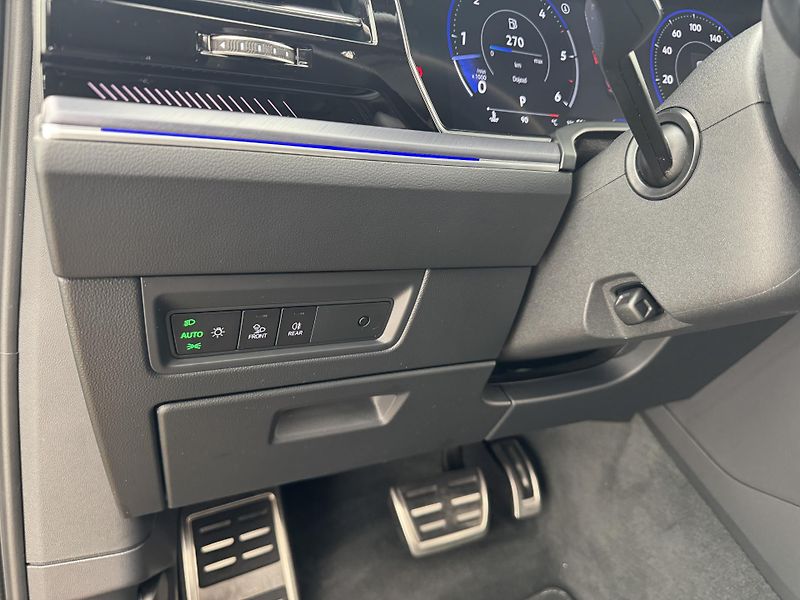 Volkswagen Touareg 3.0Tdi*1-MAJ*DPH*HUD*R-LINE* - fotka 9 z 50