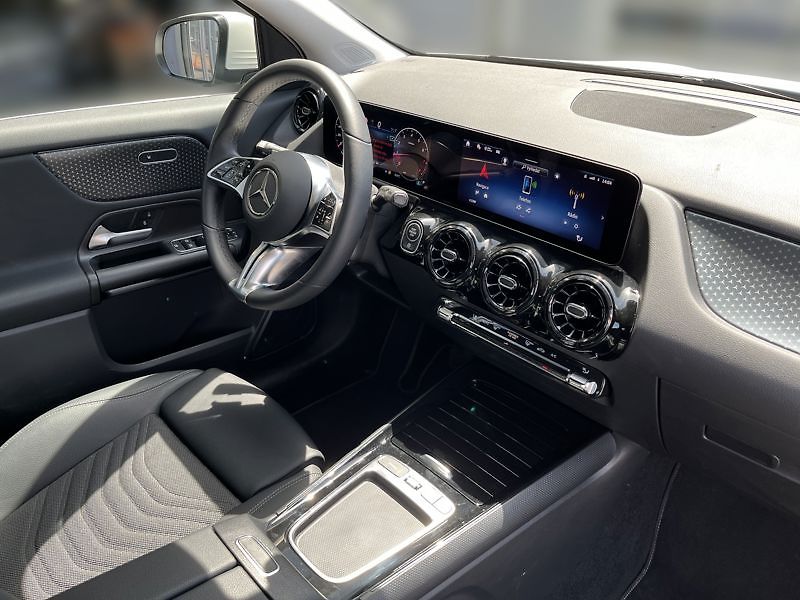Mercedes-Benz GLA 220 4MATIC Progressive Line - fotka 19 z 21