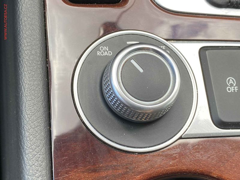 Volkswagen Touareg (2015) 3.0 TDi V6 4x4, AT, kůže - fotka 17 z 23