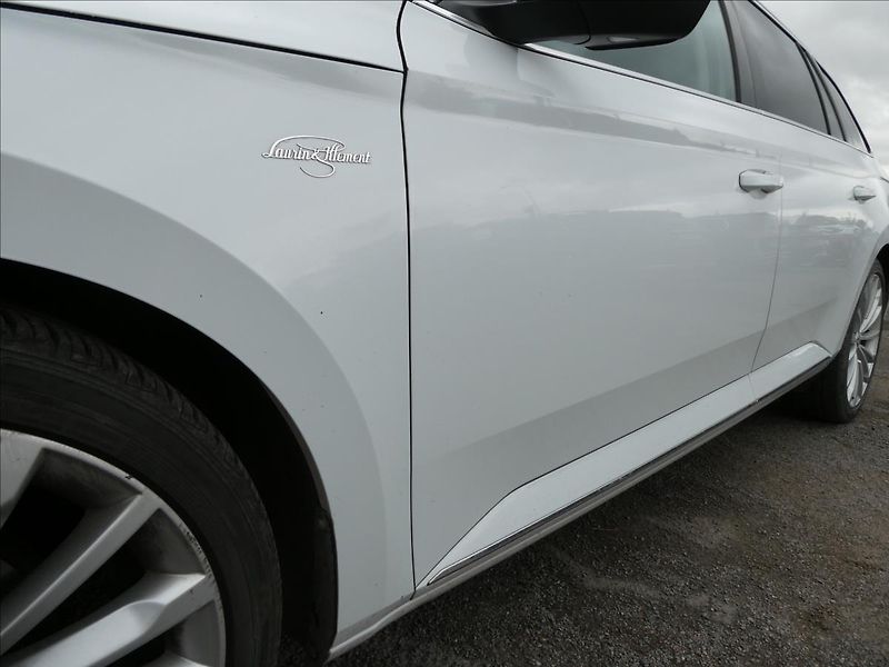 Škoda Superb 2,0 TDI 140kW 4x4 DSG Laurin&K - fotka 15 z 56