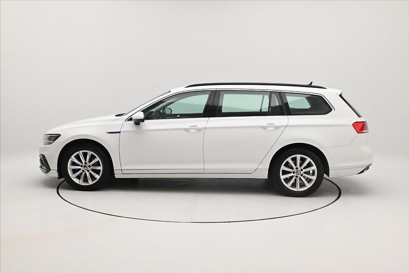 Volkswagen Passat 1,4 GTE 160 kW DSG Záruka až 5 - fotka 8 z 35