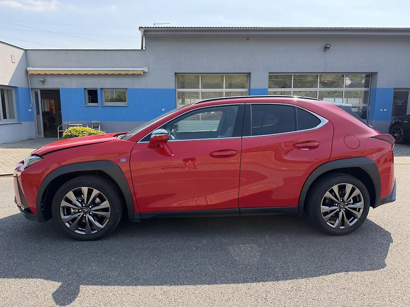 Lexus UX 300h F SPORT automat. navigace - fotka 8 z 25