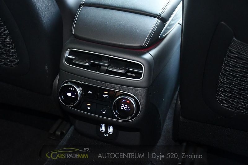 Genesis GV70 2.5T AWD AT8 LUXURY LINE - fotka 24 z 58