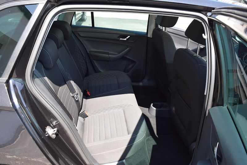 Škoda Rapid (2016) 1.2TSI 81kw STYLE XEN NAVI PAN - fotka 37 z 45