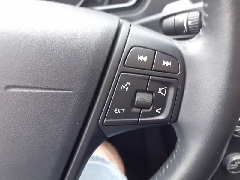 Volvo V40 (2018) 2.0 D CROSS COUNTRY - fotka 10 z 32