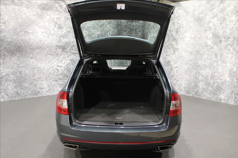 Škoda Octavia 2,0 162 kW RS DSG, NAVI, 1. ma - fotka 5 z 39