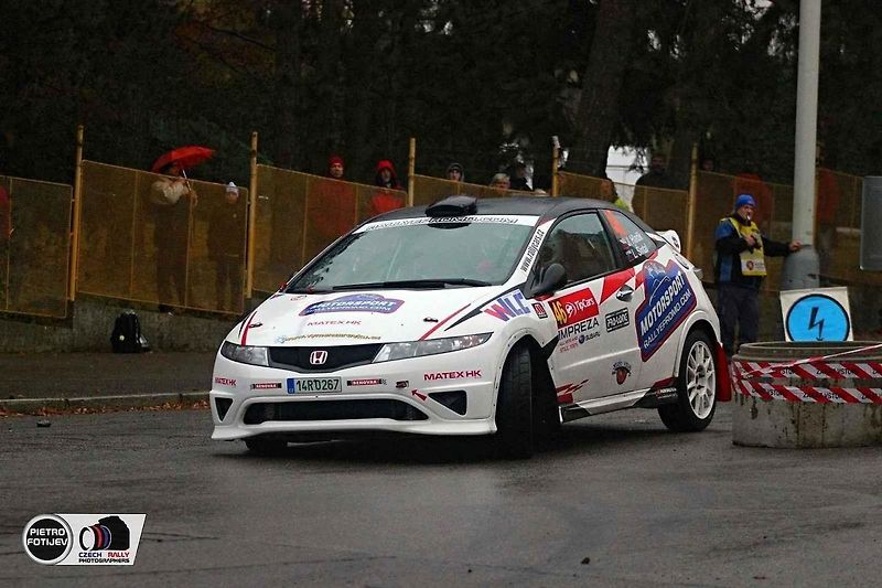 Jiří Hladík se svým zbrusu novým vozem Renault Clio Rally5 Phase II.