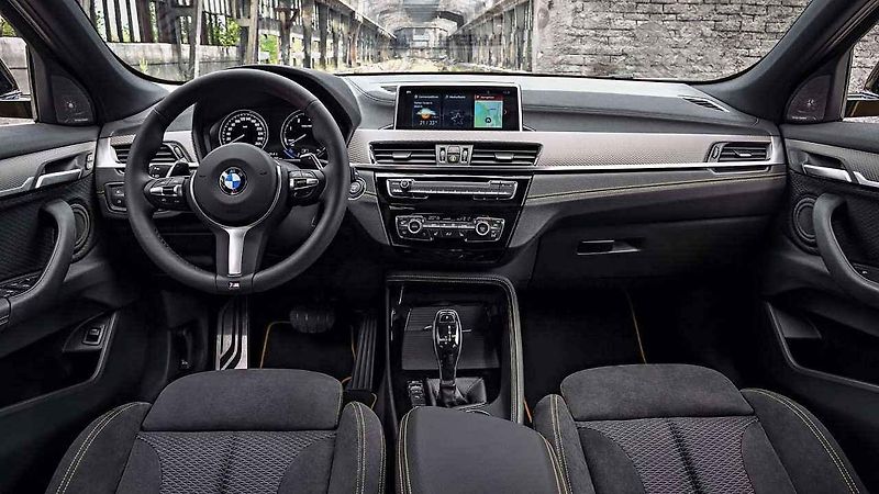 Neoficiální ilustrace BMW X2 ve verzi kabriolet.