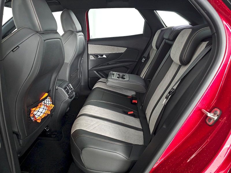 Peugeot 3008 (2021) 1.6 PHEV 300k 4x4 GT Pack - fotka 7 z 28