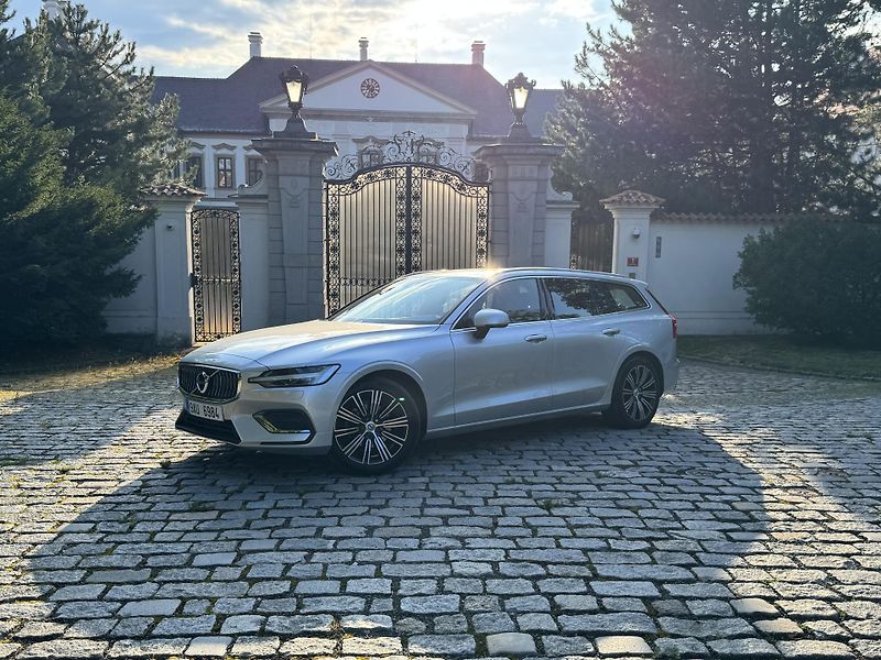 Volvo V60 (2022) B4 Mild Hybrid Inscription - fotka 4 z 20