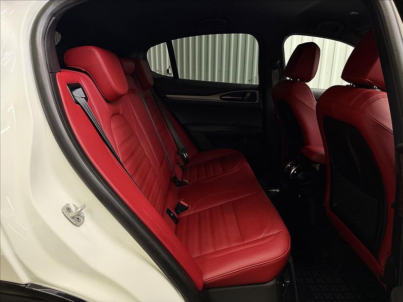 Alfa Romeo Stelvio VELOCE 154kW Q4 TAŽNÉ MATRIX - fotka 36 z 41
