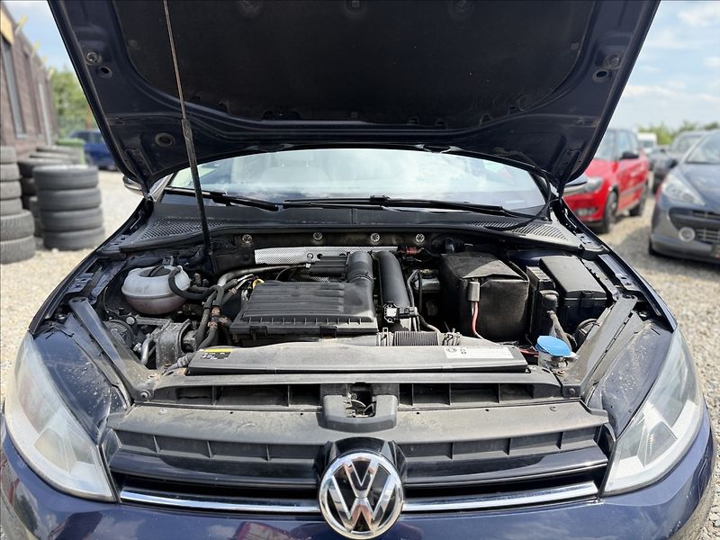 Volkswagen Golf TSI DSG F1 NAVI SERVISKA - fotka 32 z 32