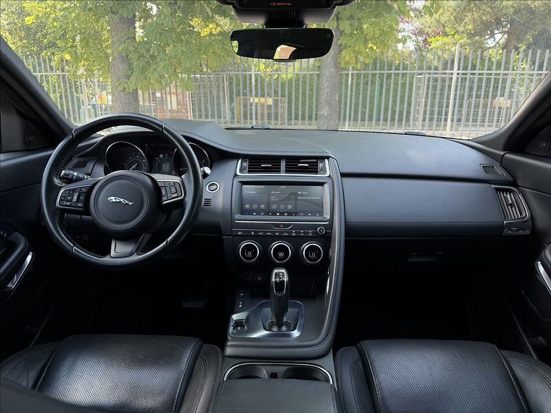 Jaguar E-Pace 2.0 D180 První majitel ČR - fotka 11 z 27