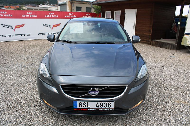 Volvo V40 (2012) 1,6D2 KLIMA TEMPOMAT EL.OKNA - fotka 2 z 16