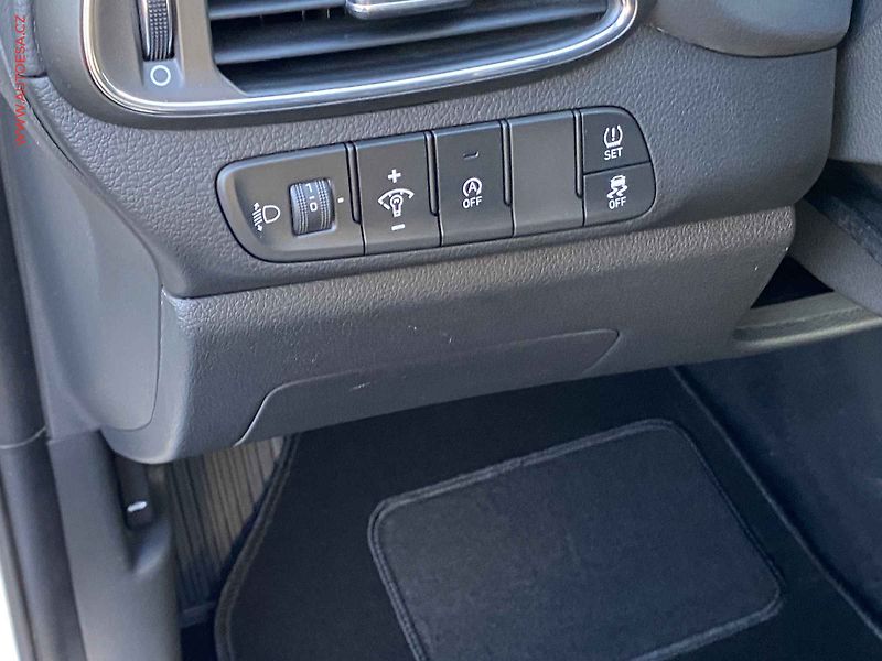 Hyundai i30 (2024) 1.5 DPi, 1.maj,ČR, Start, AC - fotka 12 z 17