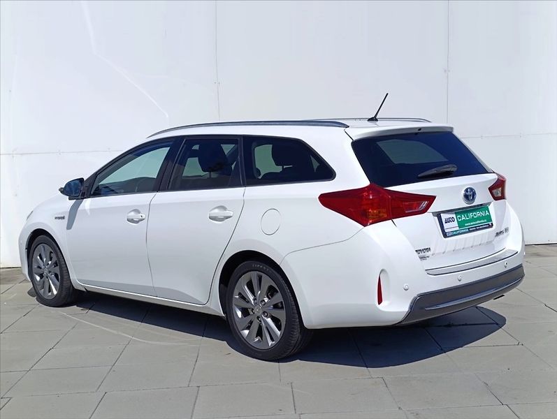 Toyota Auris 1,8 i HYBRID AT KAMERA NAVI - fotka 11 z 39