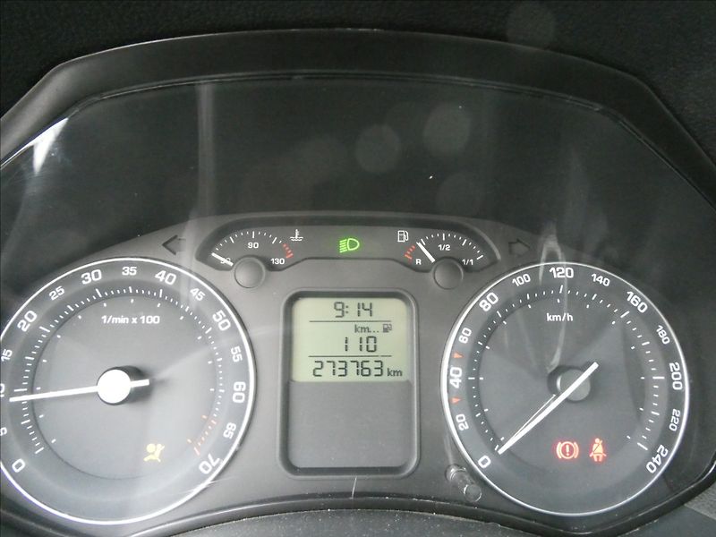 Škoda Octavia 1,6 FSi 85kW závěs, 2x kola - fotka 22 z 25