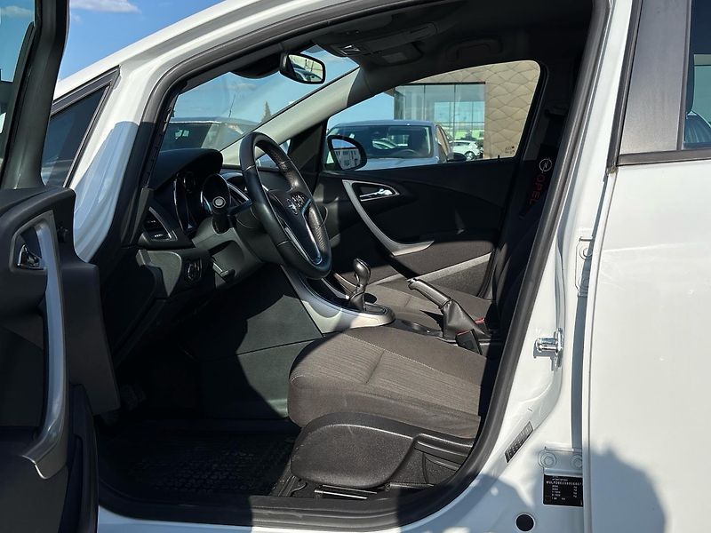 Opel Astra Kombi - fotka 7 z 20