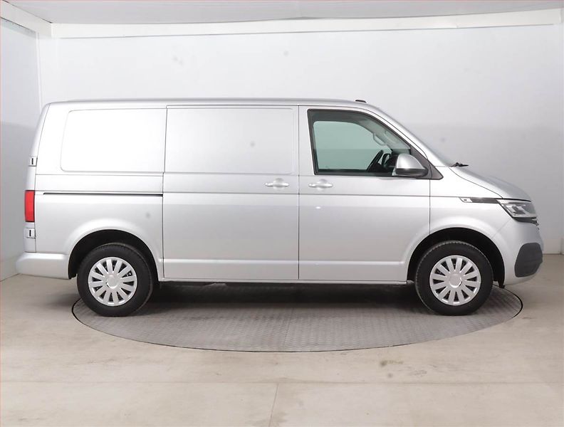 Volkswagen Transporter (2023) 2.0 TDI, ČR, 1Maj - fotka 6 z 16