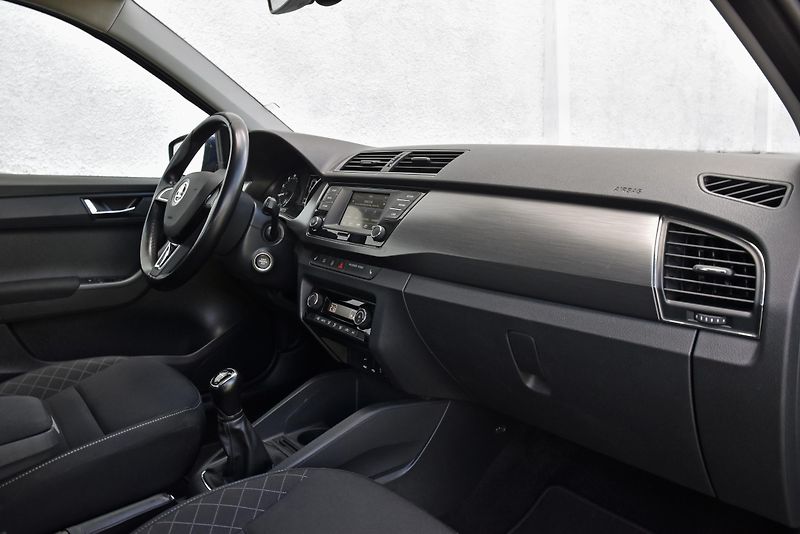 Škoda Fabia 1.0 TSi 6st 81 kW STYLE,DKLIMA - fotka 50 z 55