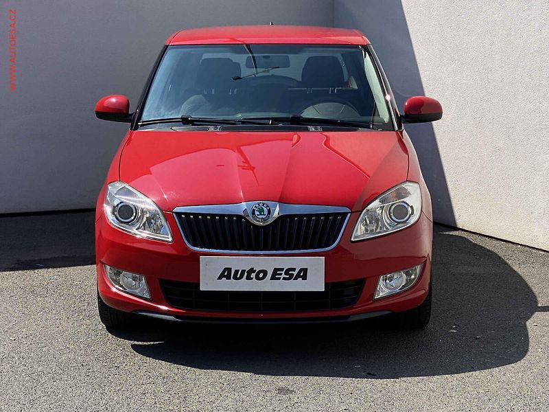 Škoda Fabia (2011) 1.2 TSi, Ambiente, park. - fotka 2 z 14