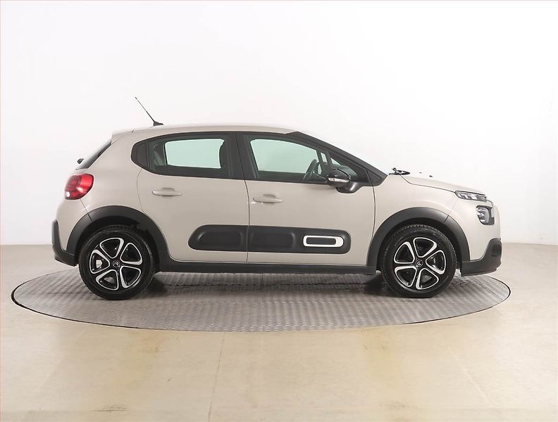 Citroën C3 (2022) Shine 1.2 PureTech, Serv.kniha - fotka 6 z 17