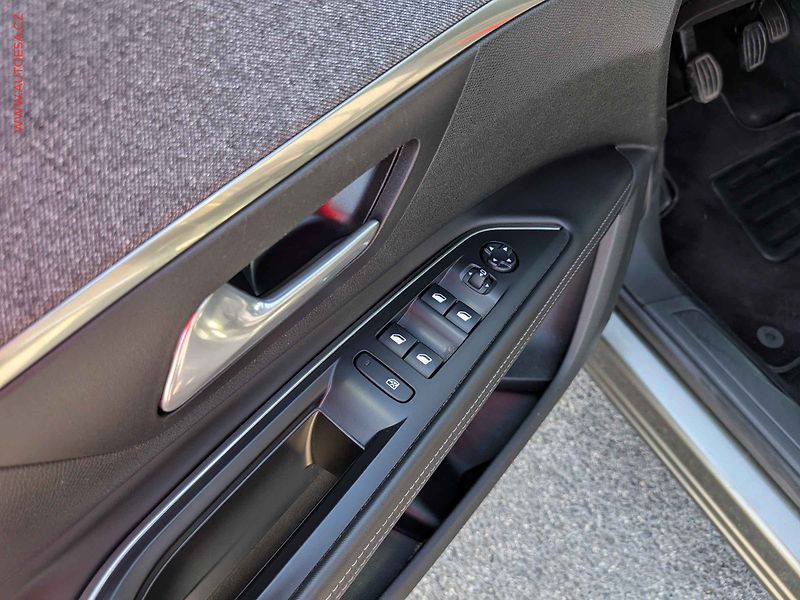 Peugeot 5008 (2017) 1.2PT, servis.kniha - fotka 8 z 19